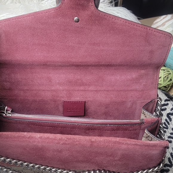 Beautiful pre-owned authentic Gucci shoulder bag. - Picture 13 of 16